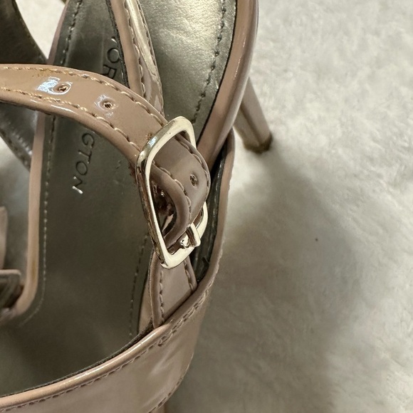 Worthington Tan Patent Leather Heels Minimalist Design - Picture 2 of 12